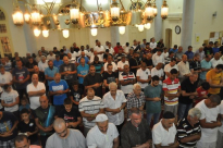 بالفيديو والصور: شعائر صلاتي العشاء والتراويح من مسجد النزهة في مدينة يافا 